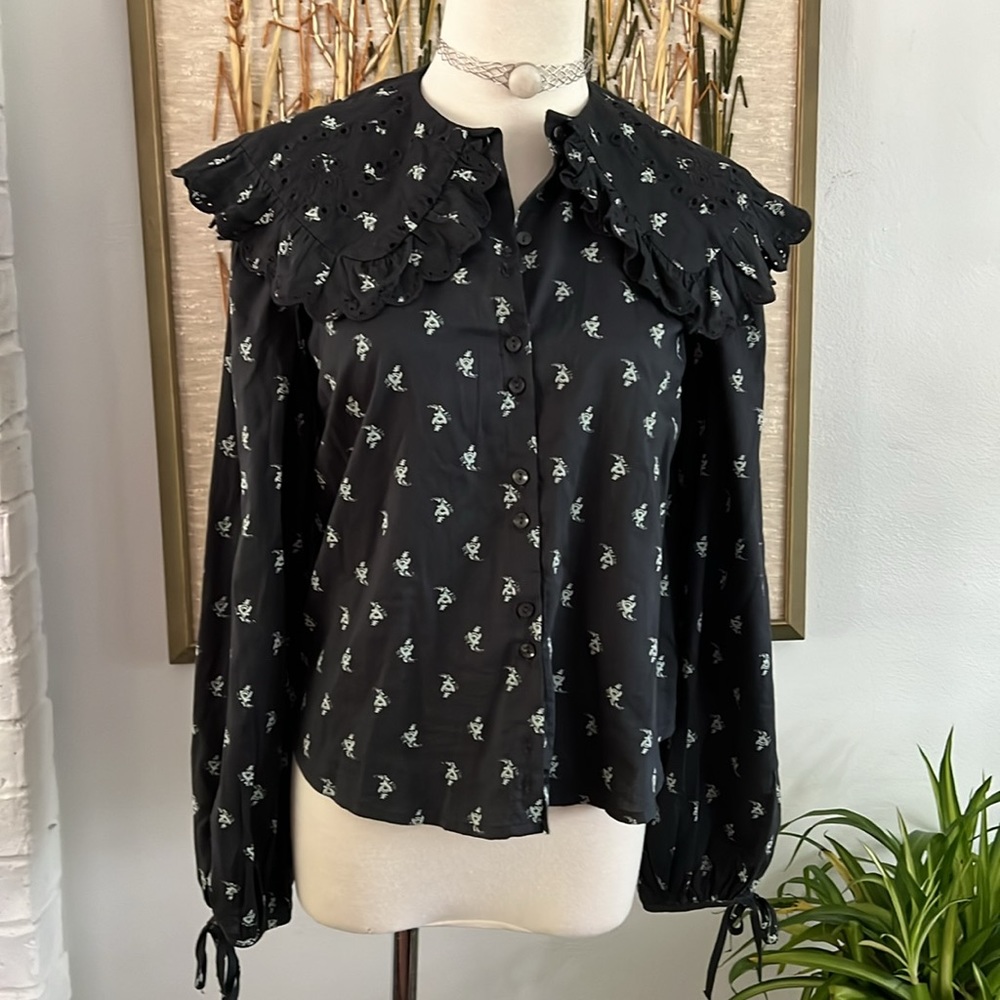 Universal Thread Embroidered Button Down Shirt Xs - image 4